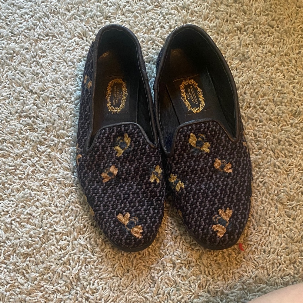 Bumblebee & beehive embroidered needlepoint leather Black & Gold Loafers